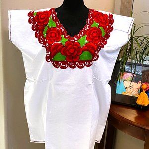 Beautiful White Mexican Embroidered Blouse (M)